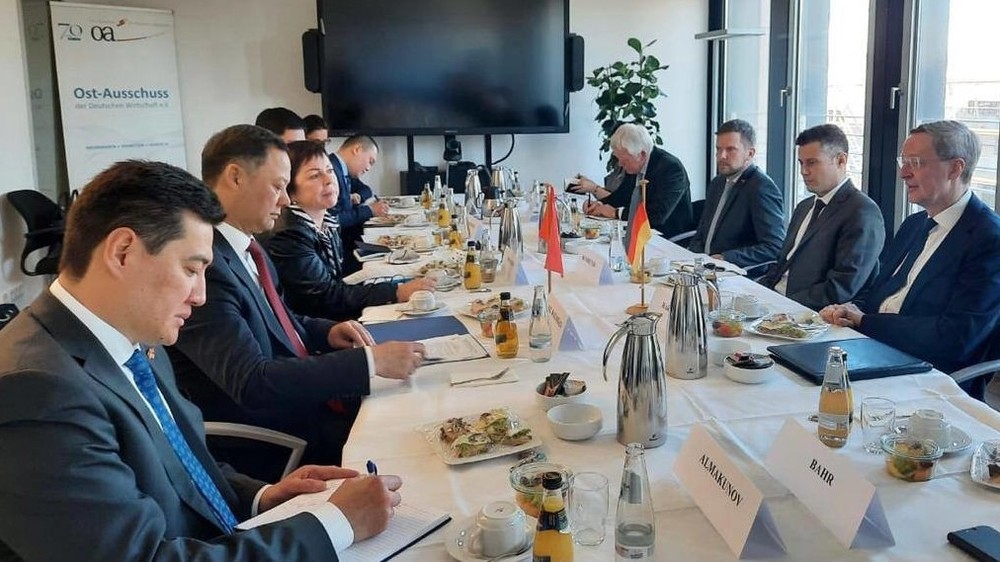 Министр МИД Кыргызской Республики Руслан Казакбаев встретился с представителями германских компаний в Берлине